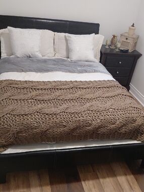 Pottery Barn Colossal Chunky Knit Throw in Camel Brown